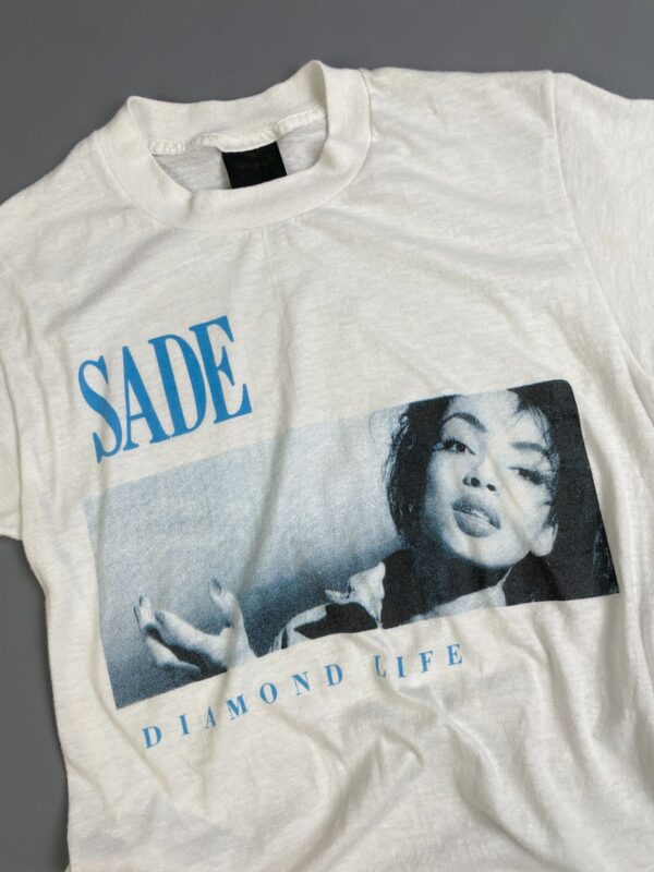 *AS-IS* SADE DIAMOND LIFE SINGLE STITCHED 50/50 T-SHIRT SMALL FIT