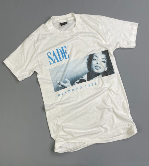 *AS-IS* SADE DIAMOND LIFE SINGLE STITCHED 50/50 T-SHIRT SMALL FIT