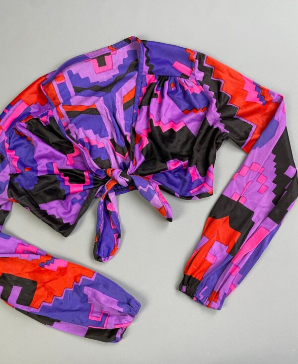 *AS-IS* FUN! 1970S BRIGHT GEOMETRIC PRINT CROPPED LONG SLEEVE TIE FRONT TOP