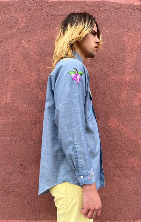 1970S HAND EMBROIDERED CHAMBRAY LONG SLEEVE BUTTON DOWN SHIRT