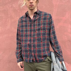 Photo detail:PERFECTLY DISTRESSED & TATTERED FLANNEL SHIRT