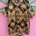 SILKY GILDED BAROQUE MEDUSA SUNBURST PRINT SHORT SLEEVE BUTTON DOWN SHIRT