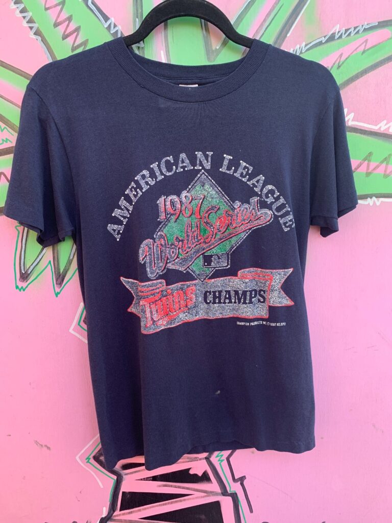*AS-IS* 1980S WORLD SERIES TWINS CHAMPS FADED T-SHIRT