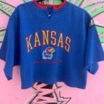 CUT OFF CROPPED EMBROIDERED KANSAS JAYHAWKS RIBBED COLLAR SWEATSHIRT