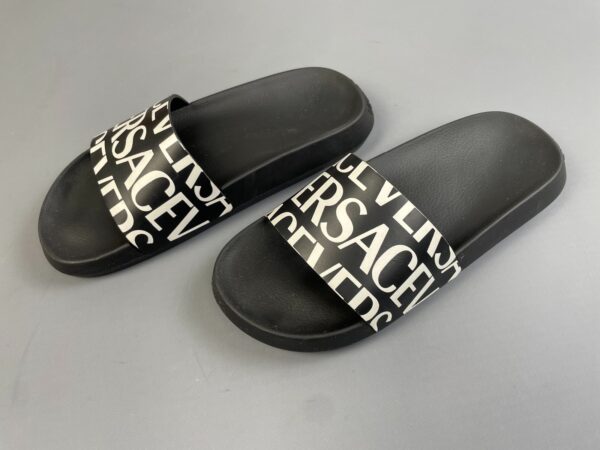 RUBBER LOGO SLIDES SANDALS