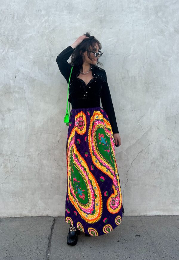*DEADSTOCK* BRIGHT! 1960S-70S QUILTED PSYCHEDELIC NEON PAISLEY DESIGN MAXI SKIRT VELVET WAIST