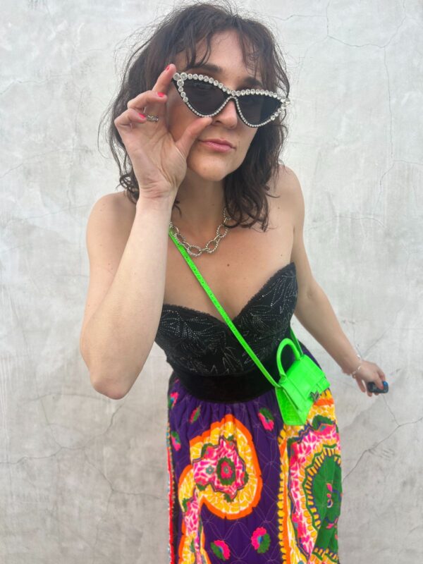 AMAZING! RHINESTONE CAT EYE SUNGLASSES