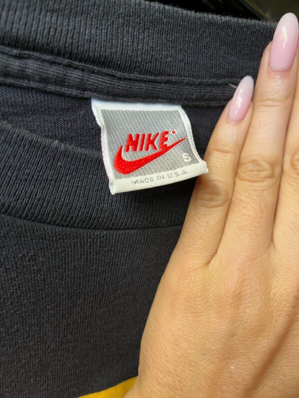 BOXY FUNKY NIKE LOGO GRAPHIC LONG SLEEVE T-SHIRT