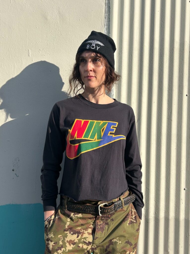 BOXY FUNKY NIKE LOGO GRAPHIC LONG SLEEVE T-SHIRT