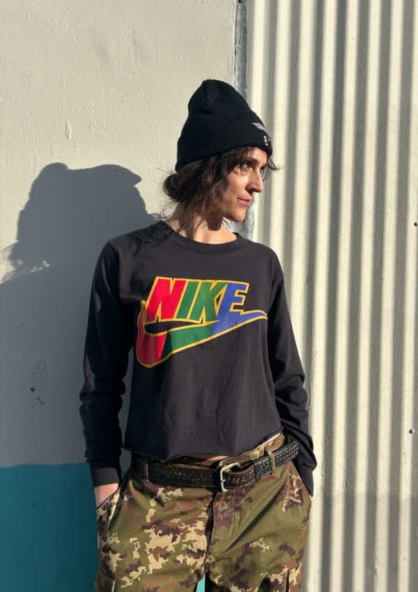 BOXY FUNKY NIKE LOGO GRAPHIC LONG SLEEVE T-SHIRT