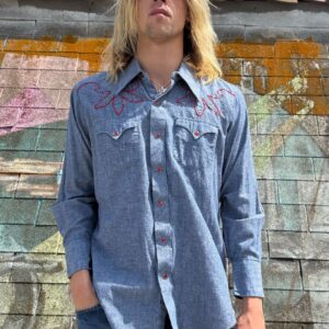 Photo detail:FUN 1970S EMBROIDERED CHAMBRAY STYLE WESTERN SHIRT RED PEARL SNAP BUTTONS