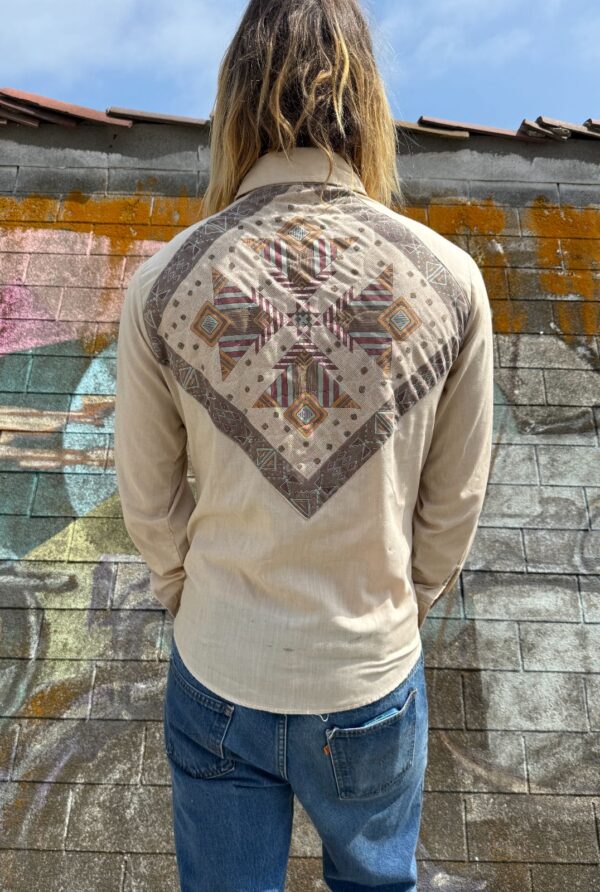 COOL! 1970S QUILTED GEOMETRIC PRINT FRONT & BACK YOKE LONG SLEEVE BUTTON DOWN SHIRT DAGGER COLLAR