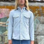 NICE! 1970S LIGHT WASH LIGHTWEIGHT CHAMBRAY DENIM SNAP BUTTON SHIRT / JACKET
