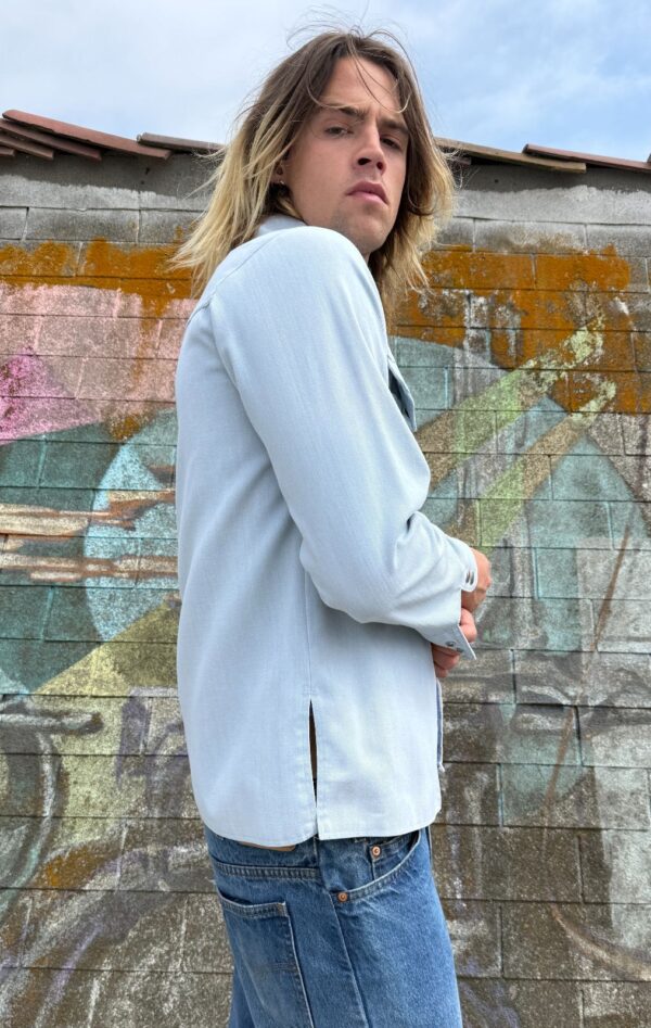 NICE! 1970S LIGHT WASH LIGHTWEIGHT CHAMBRAY DENIM SNAP BUTTON SHIRT / JACKET