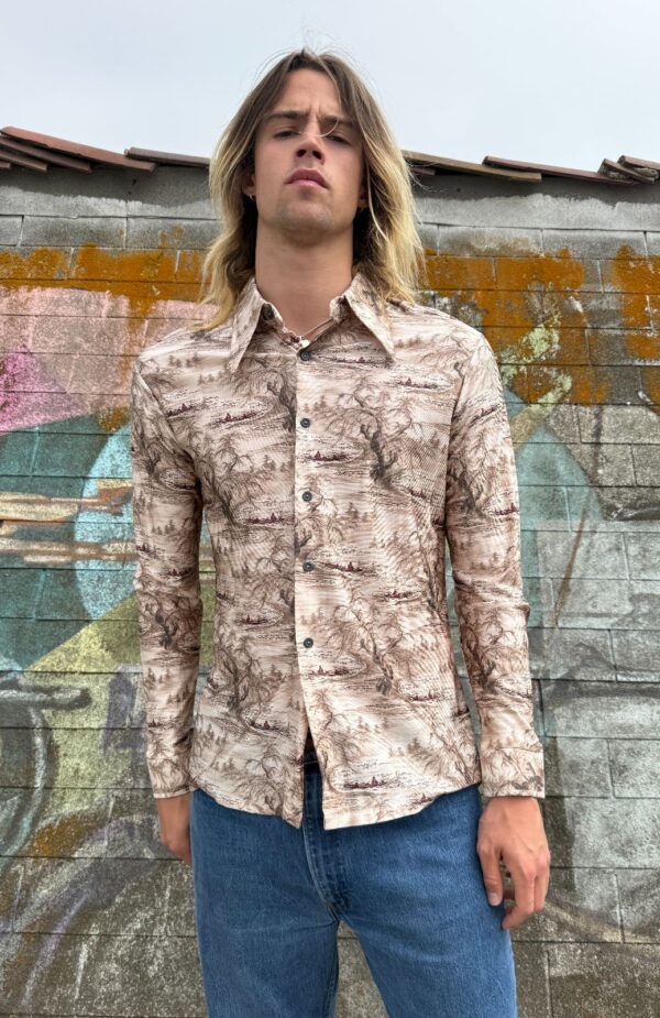 SILKY 1970S ORIENTAL LANDSCAPE ILLUSTRATION LONG SLEEVE BUTTON DOWN DISCO SHIRT