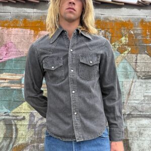 Photo detail:COOL FADED BLACK DENIM PEARL SNAP SHIRT WHITE CONTRAST STITCHING