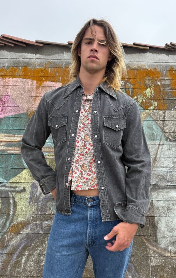 COOL FADED BLACK DENIM PEARL SNAP SHIRT WHITE CONTRAST STITCHING