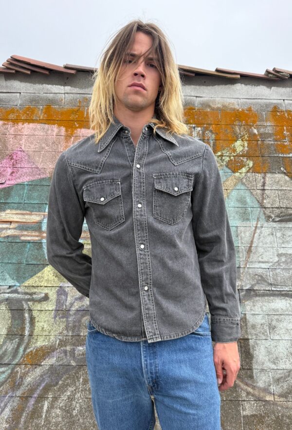 COOL FADED BLACK DENIM PEARL SNAP SHIRT WHITE CONTRAST STITCHING