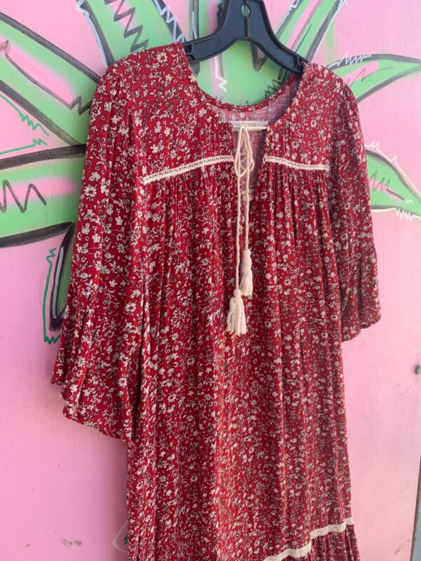 RED FLORAL PRINT PRAIRIE STYLE MIDI DRESS WHITE LACE ACCENTS AND FRINGE TASSELS