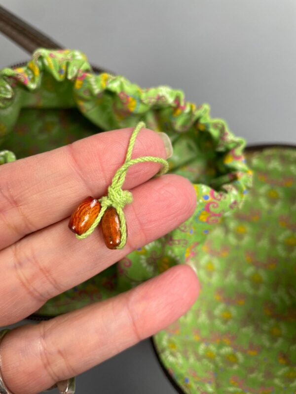SO CUTE! ACTUAL REAL COCONUT DOUBLE HANDLE ZIP PURSE FABRIC LINING