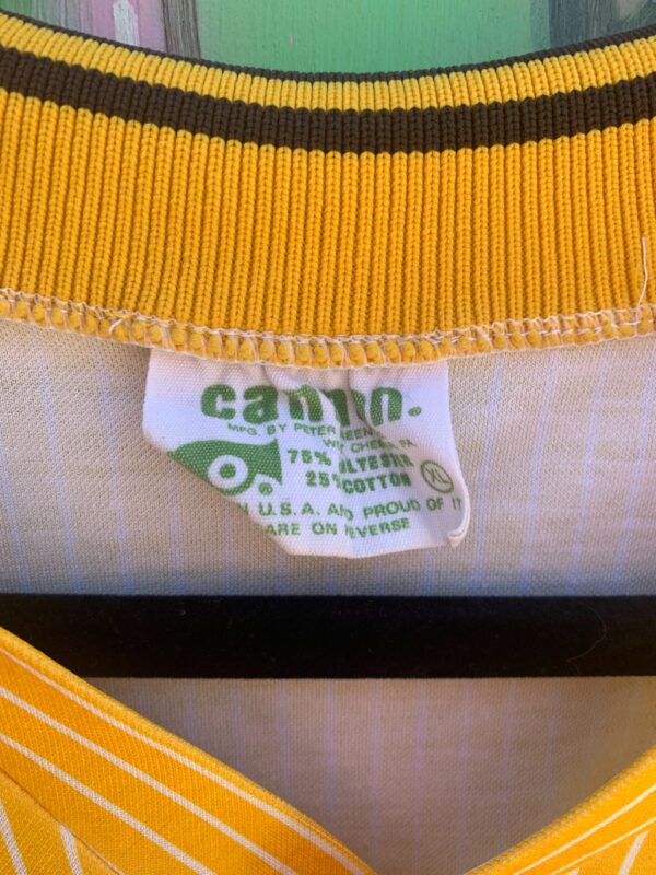 SO COOL! 1970S YELLOW STRIPED COLLARED SOCCER JERSEY