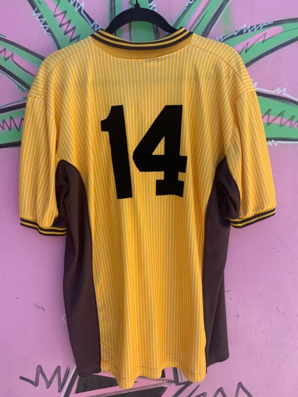 SO COOL! 1970S YELLOW STRIPED COLLARED SOCCER JERSEY
