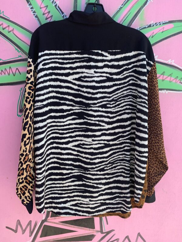 COOL! 1990S MIXED ANIMAL PRINT LONG SLEEVE BUTTON DOWN BLOUSE