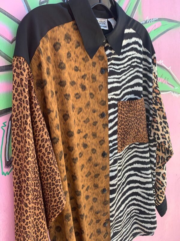 COOL! 1990S MIXED ANIMAL PRINT LONG SLEEVE BUTTON DOWN BLOUSE