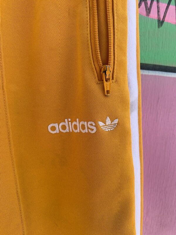 CUTE MUSTARD YELLOW ADIDAS PLEETED STRIPED SIDE TRACK SHORTS