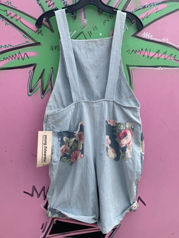 *AS-IS* 1980S DEADSTOCK! LIGHT WASH OVERALL SHORTS FLORAL PANELS - NWT