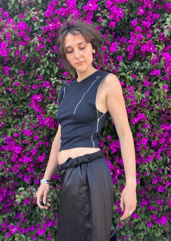 *AS-IS* LOVE THIS! 1980S-90S SLEEVELESS COTTON MULTI ZIPPER TRIMMED TOP- FUNCTIONAL ZIPPERS!
