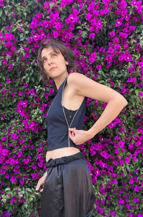 *AS-IS* LOVE THIS! 1980S-90S SLEEVELESS COTTON MULTI ZIPPER TRIMMED TOP- FUNCTIONAL ZIPPERS!