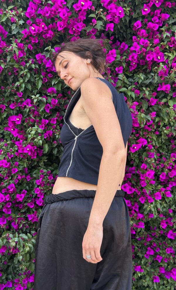 *AS-IS* LOVE THIS! 1980S-90S SLEEVELESS COTTON MULTI ZIPPER TRIMMED TOP- FUNCTIONAL ZIPPERS!