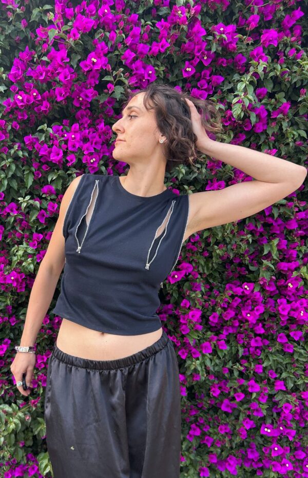 *AS-IS* LOVE THIS! 1980S-90S SLEEVELESS COTTON MULTI ZIPPER TRIMMED TOP- FUNCTIONAL ZIPPERS!