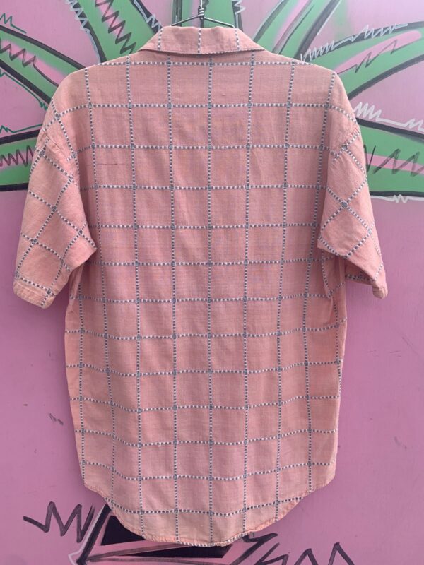 NICE! 1990S MADE IN USA 100% COTTON RAISED CHECKER WEAVE COTTON SHORT SLEEVE SHIRT