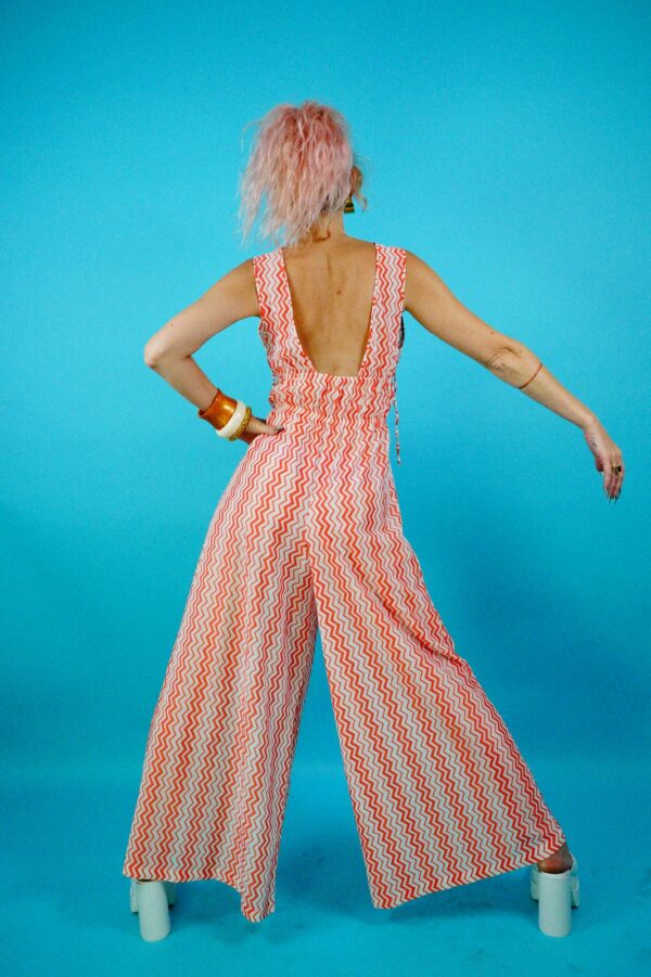 1970S TWO TONE ZIG ZAG DESIGN SLEEVELESS KEYHOLE WIDE LEG JUMPSUIT