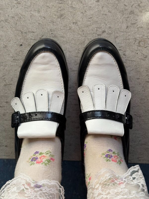 LEATHER TWO TONE WIDE TASSLE BUCKLE LOAFER SHOES