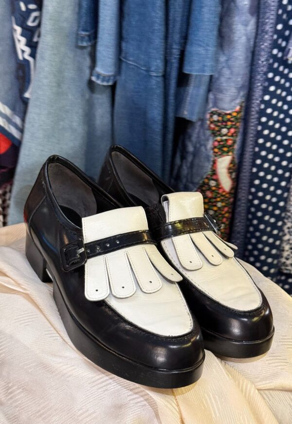 LEATHER TWO TONE WIDE TASSLE BUCKLE LOAFER SHOES
