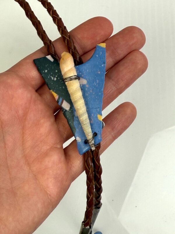 FUNKY! 1980S ARTSY SHELL & INLAY TERRAZZO BOLO TIE, BROWN LEATHER BRAIDED CORD, 925 STERLING TIPS