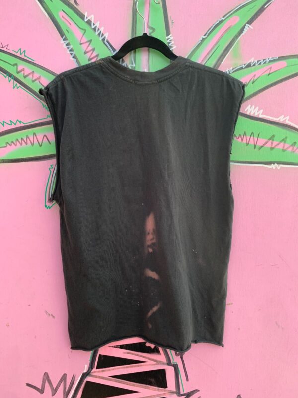CUT SLEEVE BLEACHED OUT GRAPHIC T-SHIRT