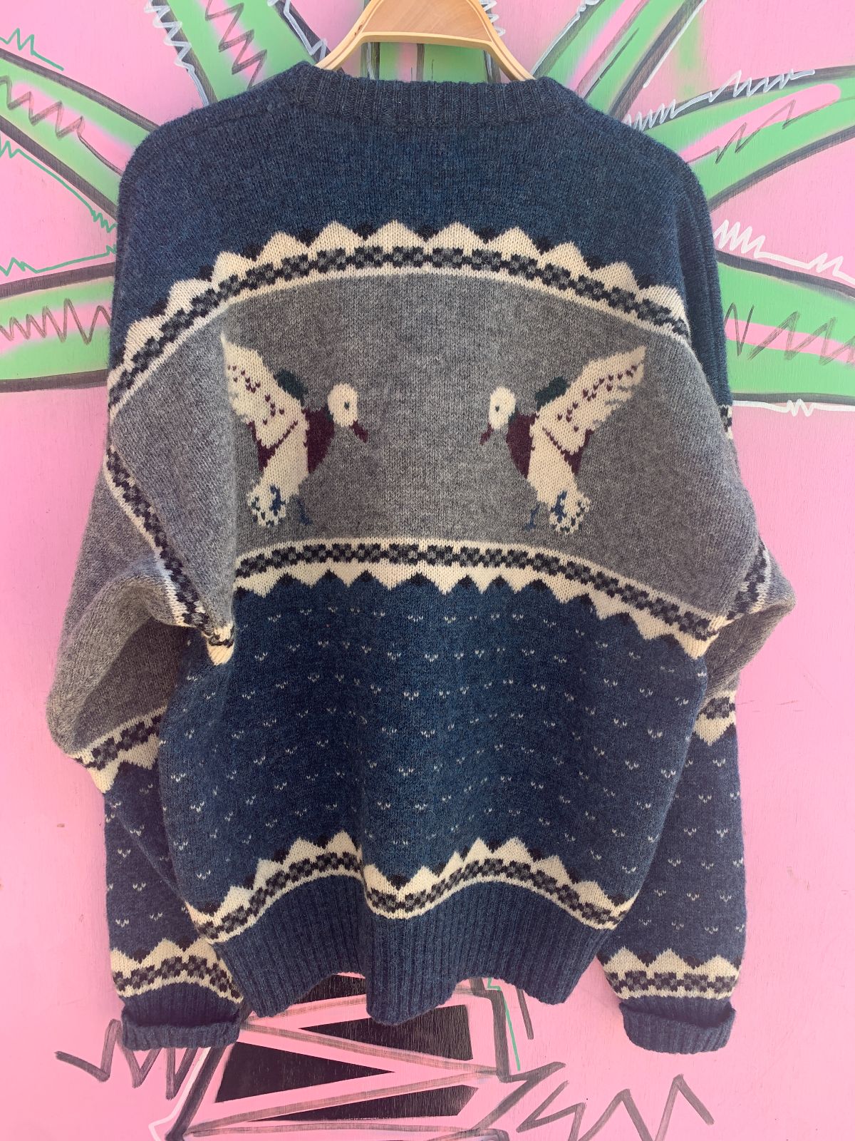 100% WOOL DUCK DESIGN KNIT PULLOVER SWEATER