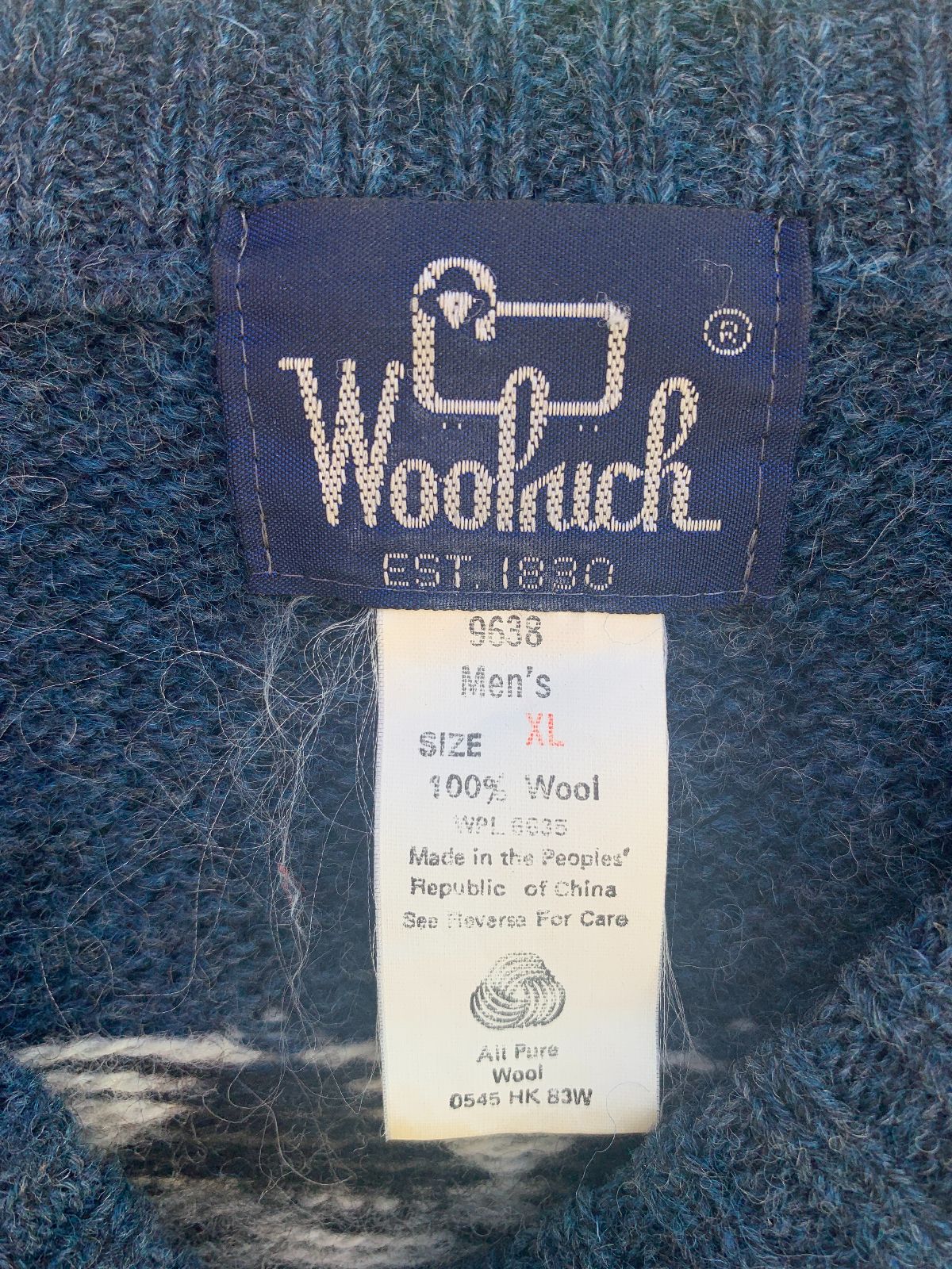 100% WOOL DUCK DESIGN KNIT PULLOVER SWEATER