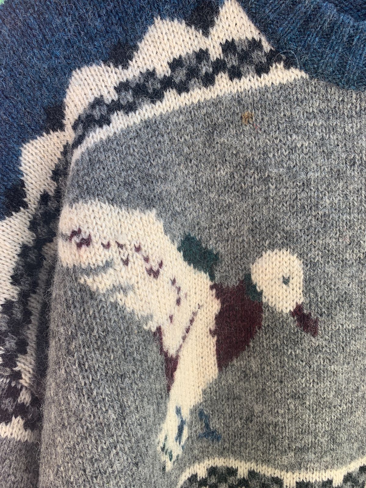 100% WOOL DUCK DESIGN KNIT PULLOVER SWEATER