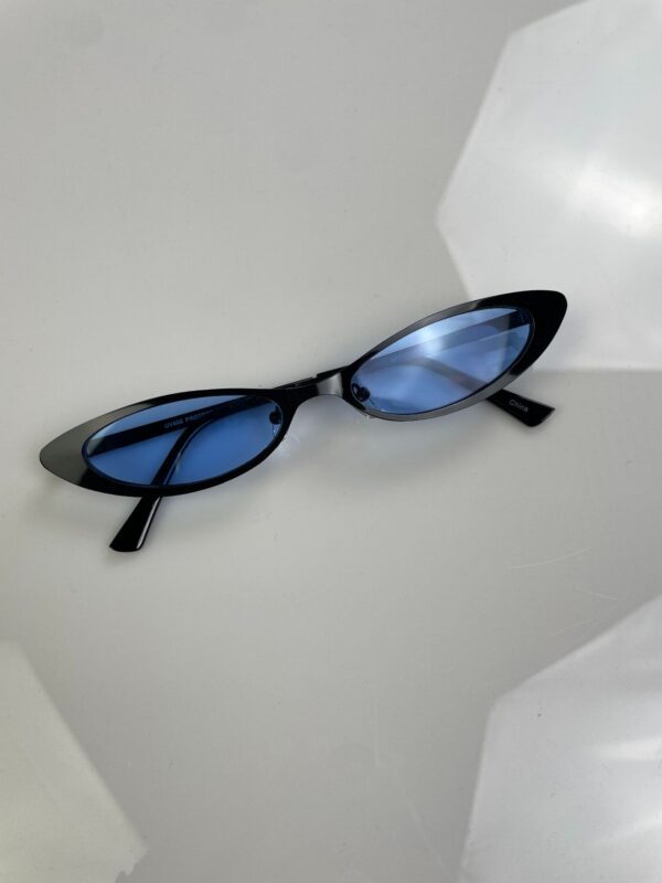 BLACK METAL FRAME CAT EYE SUNGLASSES, BLUE LENSE