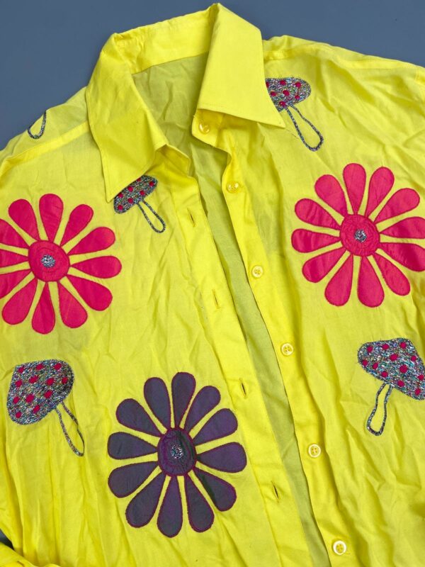 AMMMMAZING!!! LONG SLEEVE BUTTON DOWN RAYON BLOUSE EMBROIDERED FLORAL APPLIQUES