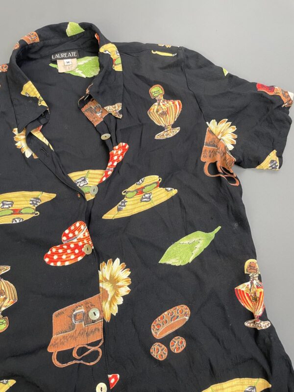CUTE!! 1990S SLINKY FASHION ACCESSORY PRINT SLEEVE BUTTON DOWN RAYON BLOUSE