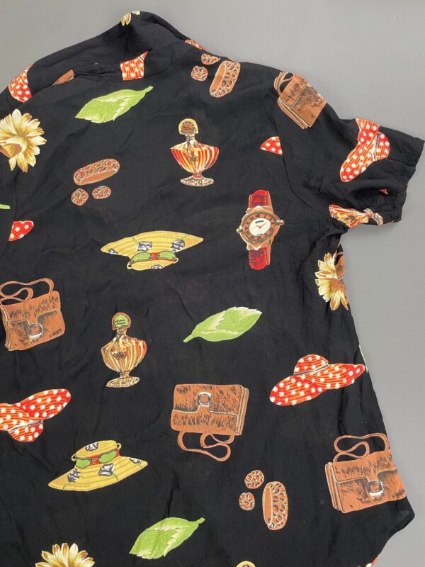 CUTE!! 1990S SLINKY FASHION ACCESSORY PRINT SLEEVE BUTTON DOWN RAYON BLOUSE