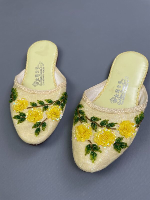 ADORABLE! SEQUIN & BEADED FLORAL DESIGN SLIP ON HOUSE SLIPPERS