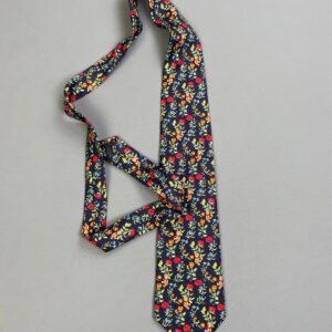 Photo detail:GORGEOUS CLASSIC FLORAL & TEDDY BEAR PRINT WIDE CUT SILK TIE