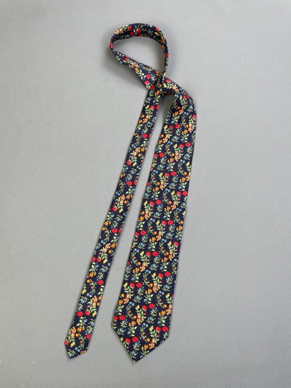 GORGEOUS CLASSIC FLORAL & TEDDY BEAR PRINT WIDE CUT SILK TIE
